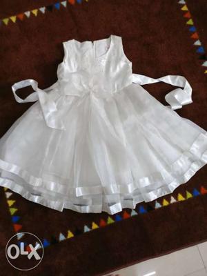 White color Party frock for a 4 to 5 year old.. In very good
