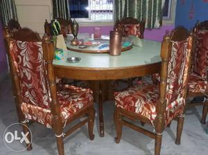 6 seater Round wodden dining table with soft