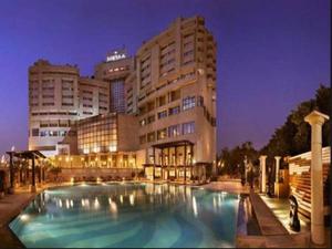 The Suryaa Hotel New Delhi โรงแรม เ
