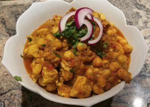 Maa kay Haath ka Delicious Khana Aaapkey Tiffin Mein
