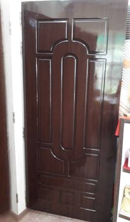 Wooden polished flush door