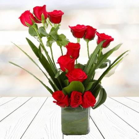 Send flowers to Hyderabad to bring an instant spree of