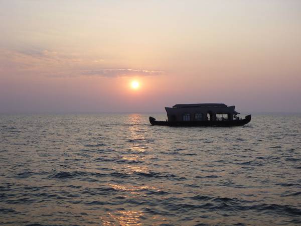 Alappuzha Boat House Booking