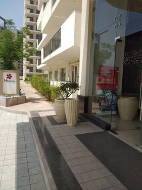READY TO MOVE APARTMENTS IN SECTOR 92 BESTECH PARK VIEW
