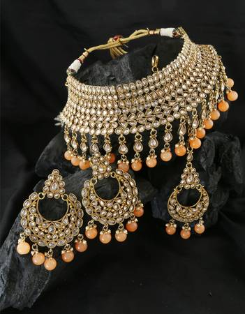 Buy Online Artificial Jewelry From the Stock of Anuradha Art