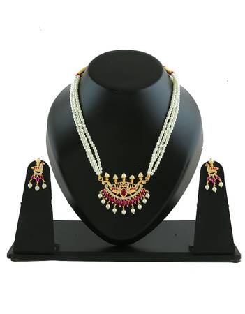 Checkout the collection of Moti necklace at best price