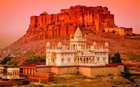 Explore the symbol of glory in your Rajasthan Tour Package