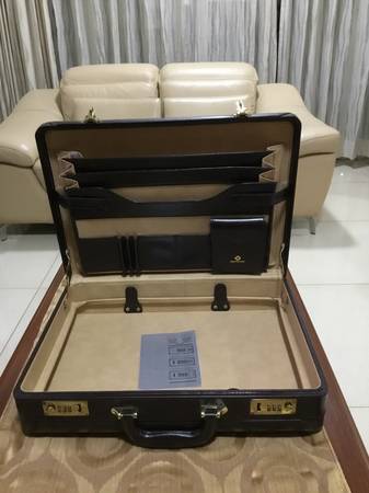 New samsonite briefcase