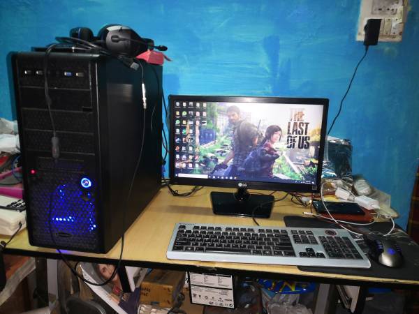 High End Gaming System (With Monitor, Keyboard, Mouse, wifi