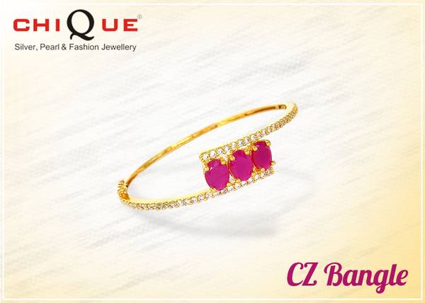 Grab the trendiest collections in jewelleries now