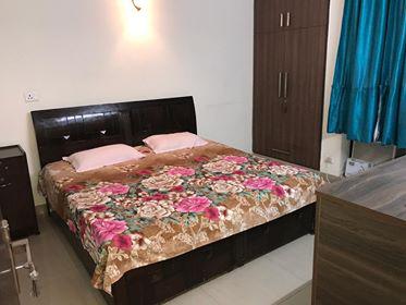 Furnished Rooms near Sector 14 Gurgaon Near SHAM SWEETS