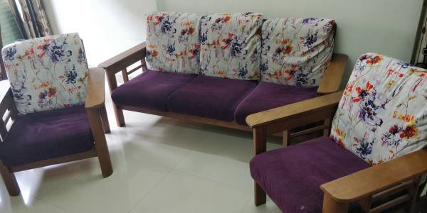 Sofa set in new condition alongwith covers