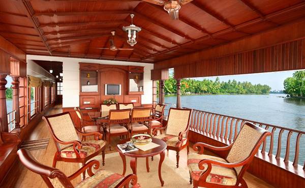 Deluxe House Boat In Kerala