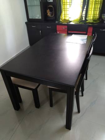 Brand new 7 month old dining table