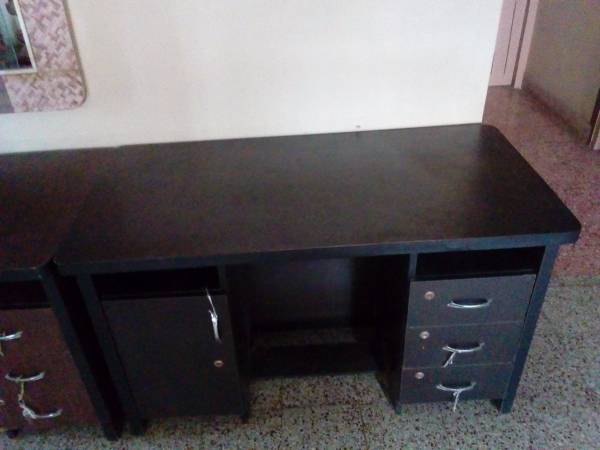 Gently used Office Table 5*2.5 feet