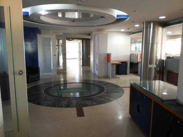 furnished office space close to cunnigham road of  sqft