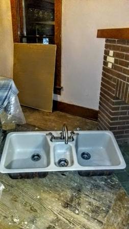 Koheler kitchen sink