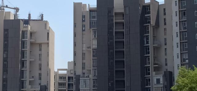 Ireo Victory Valley is a 51floor 3 BHK and 4 BHK apartments