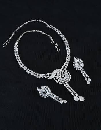 Buy Latest Collection of Necklaces for Girls at Lowest
