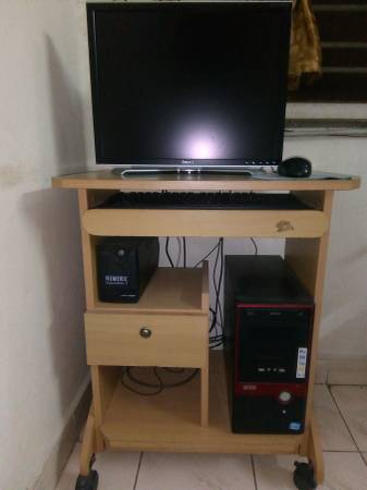 For sale good i3 Desktop PC with Computer Table