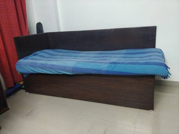 Single bed with mattress in excellent condition