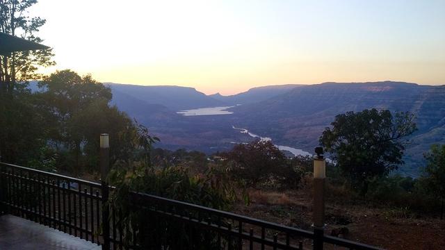 Luxury Valley View Villa in Panchgani Mahabaleshwar Arowana