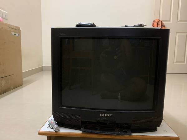 Sony Trinitron 21 inch TV for sale