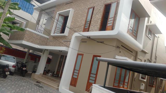 pattoor 7 cent 2850sqf 5 bhk posh house with office room a