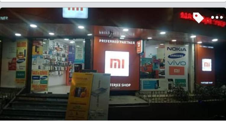 525 sq ft SHOWROOM on A J C Bose road for rent