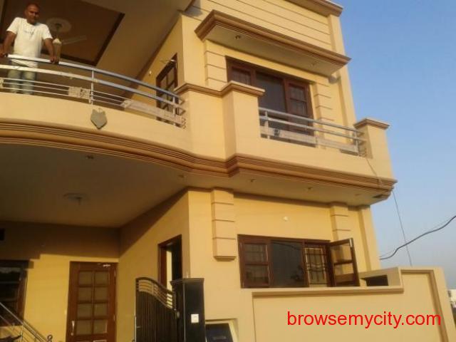 2bhk in sector 10A Gurgaon Close to Mother dairy 9971536944