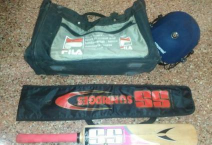Children cricket kit, 12 items,New condition