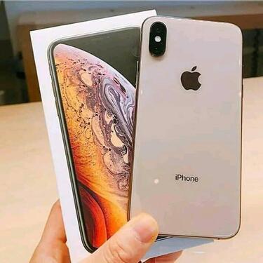 Apple iPhone XS Max and XR