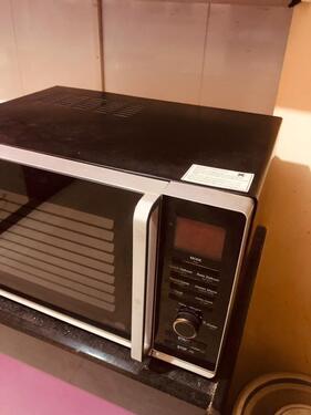 Microwave oven with convention