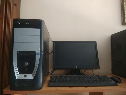 SECOND HAND DESKTOP COMPUTER AVAILABLE 