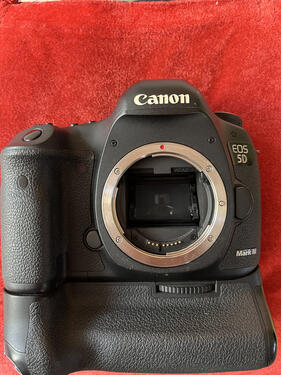 Canon EOS 5D Mark III with Battery Grip Spare Battery